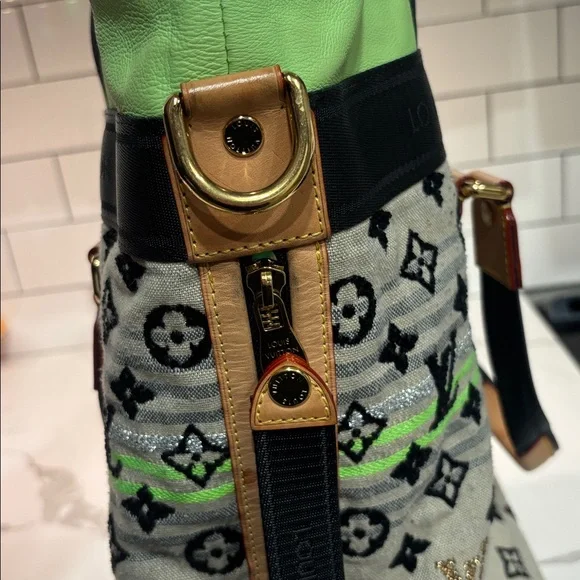 Louis Vuitton Cheche Gypsy Handbag Monogram Jacquard GM 💚 🖤
